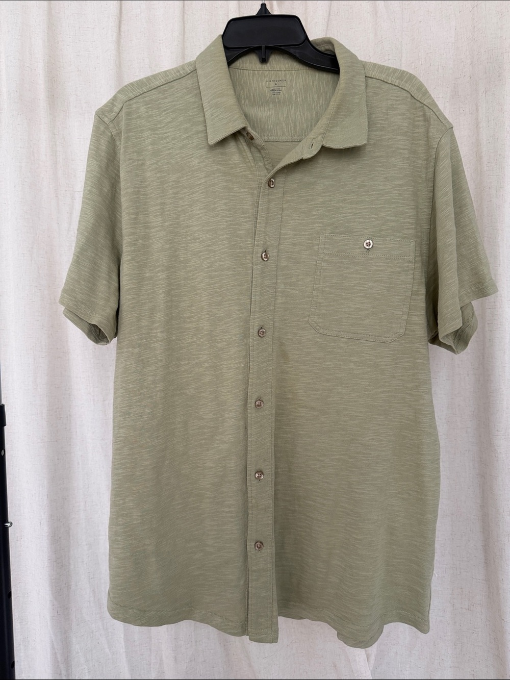 Casual Short-Sleeve Button-Down Shirt in Olive Green